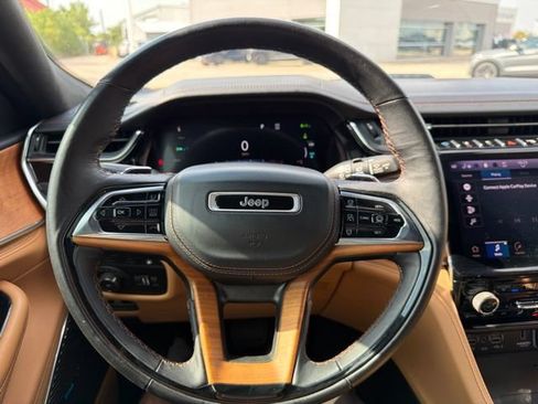 Used 2023 Jeep Grand Cherokee Summit AWD/4WD image 10