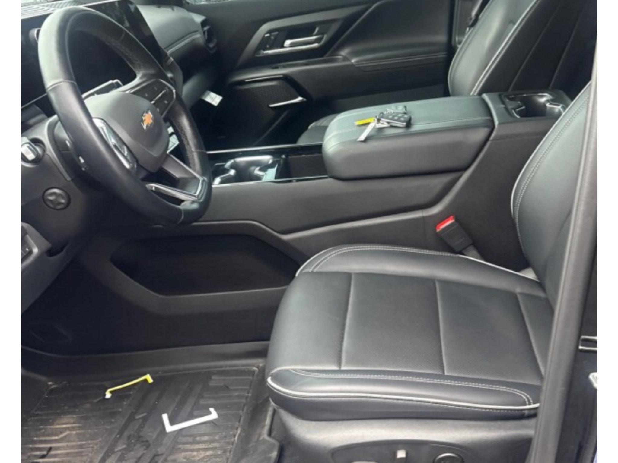 Used 2025 Chevrolet Silverado EV LT AWD/4WD image 5