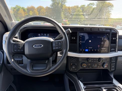 Used 2023 Ford F250 XLT w/ XLT Premium Package AWD/4WD image 12
