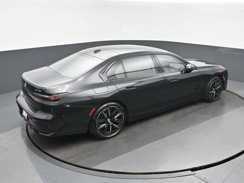Used 2023 BMW i7 xDrive60 AWD/4WD image 16