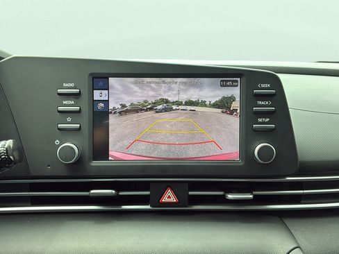 Certified 2025 Hyundai Elantra SE FWD image 19