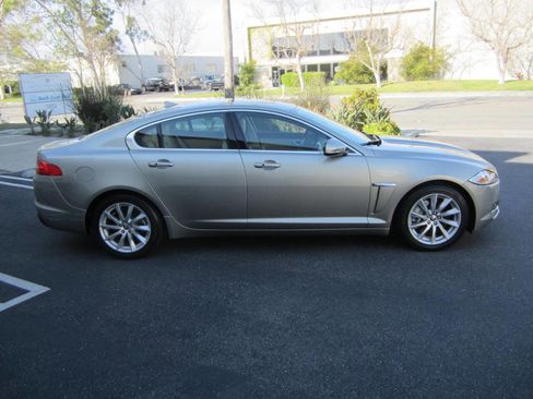 Used 2013 Jaguar XF RWD image 3