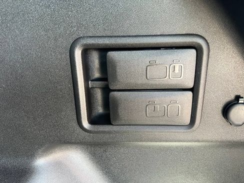 Used 2019 Chevrolet Equinox LT FWD image 23