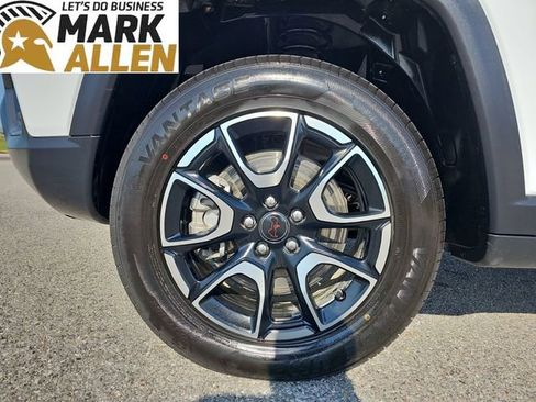 Used 2025 Jeep Compass Trailhawk AWD/4WD image 32