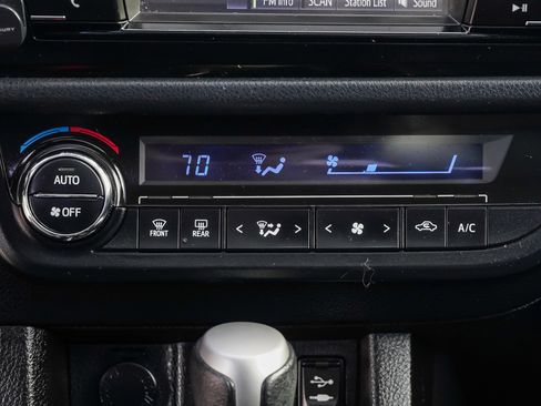 Used 2014 Toyota Corolla S image 35