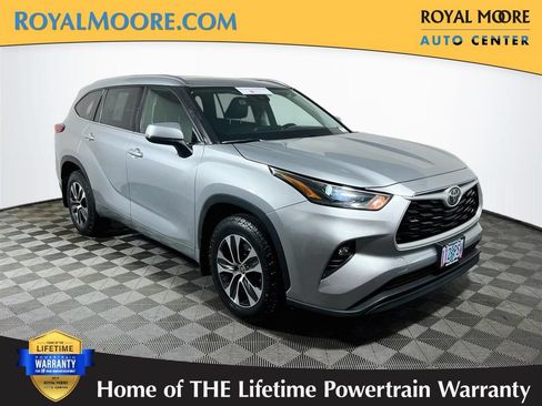 Certified 2021 Toyota Highlander XLE AWD/4WD image 1