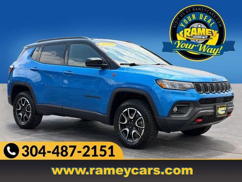 Used 2025 Jeep Compass Trailhawk AWD/4WD image 1