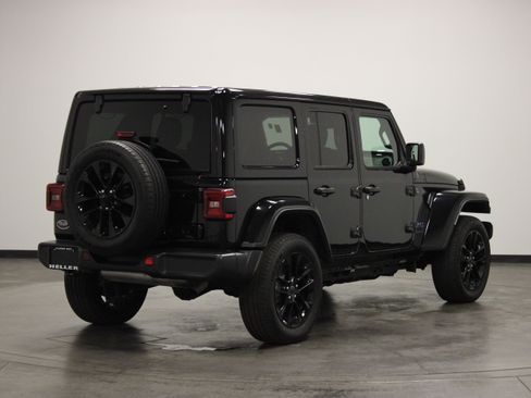 Used 2025 Jeep Wrangler Unlimited Sahara w/ Safety Group AWD/4WD image 8