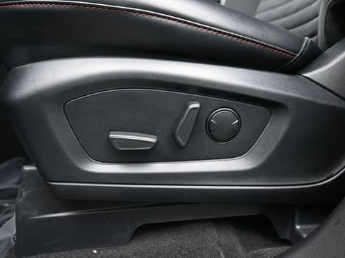 Used 2025 Ford Explorer ST-Line w/ ST-Line Street Pack AWD/4WD image 15