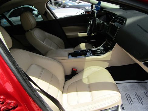 Used 2017 Jaguar XE Prestige RWD image 5