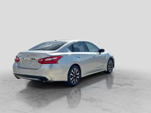Used 2016 Nissan Altima 2.5 SV FWD image 5