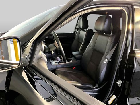 Used 2020 Jeep Grand Cherokee Altitude AWD/4WD image 9