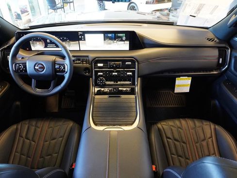 Used 2025 Nissan Armada PRO-4X w/ Pro-4X Premium Package image 12