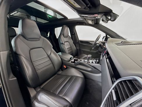 Used 2023 Porsche Cayenne image 28