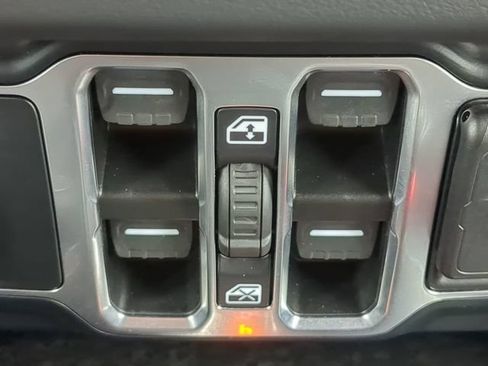 Used 2024 Jeep Wrangler Unlimited Sahara w/ Technology Group AWD/4WD image 28
