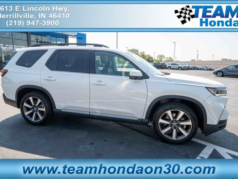 Used 2025 Honda Pilot Elite image 1