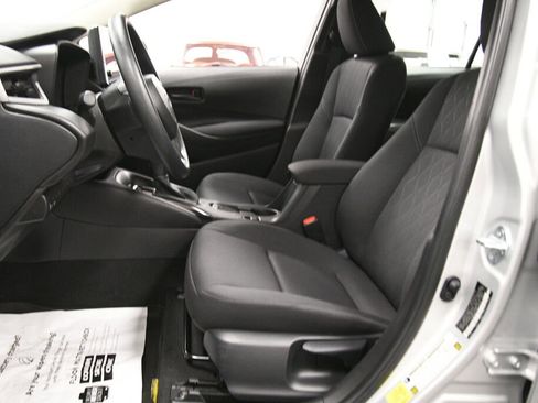 Used 2025 Toyota Corolla LE FWD image 10