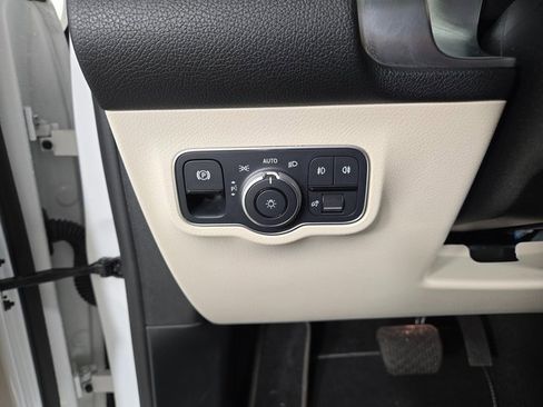 Certified 2025 Mercedes-Benz GLB 250 4MATIC image 20