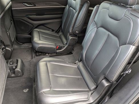 Used 2024 Jeep Grand Cherokee L Limited w/ Luxury Tech Group II image 30