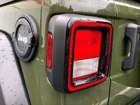 Used 2021 Jeep Wrangler Willys image 25