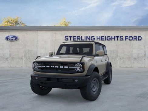 New 2025 Ford Bronco Outer Banks w/ Sasquatch Package image 2
