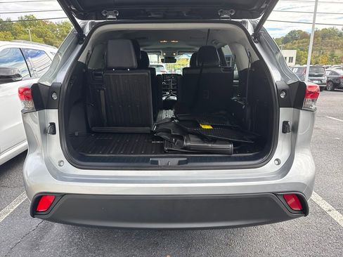 Used 2022 Toyota Highlander XLE image 23