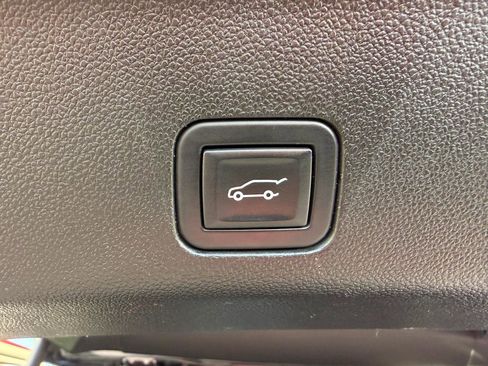 Used 2023 GMC Yukon Denali image 7