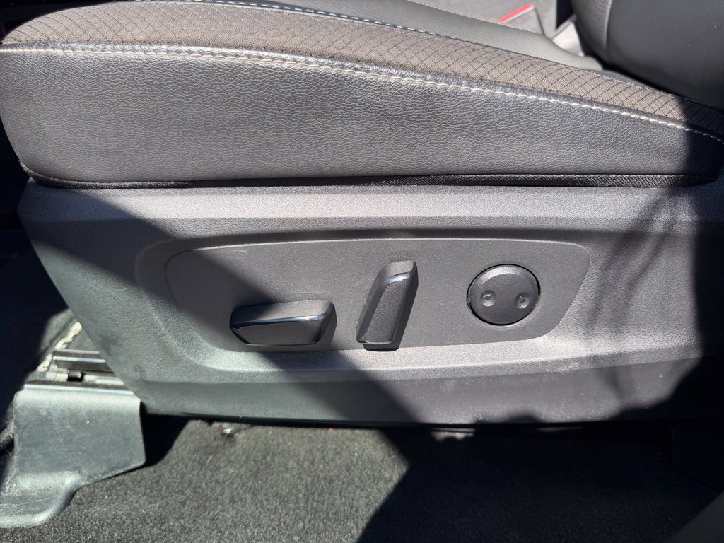 Used 2025 Nissan Pathfinder SL FWD image 17