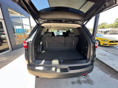 Used 2020 Chevrolet Traverse LT FWD image 13