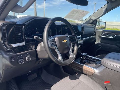 Used 2025 Chevrolet Silverado 1500 LT image 10