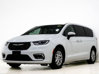 Used 2023 Chrysler Pacifica Touring-L