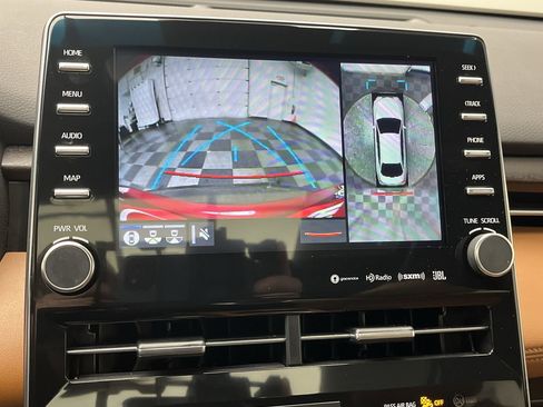 Used 2020 Toyota Avalon Limited image 6