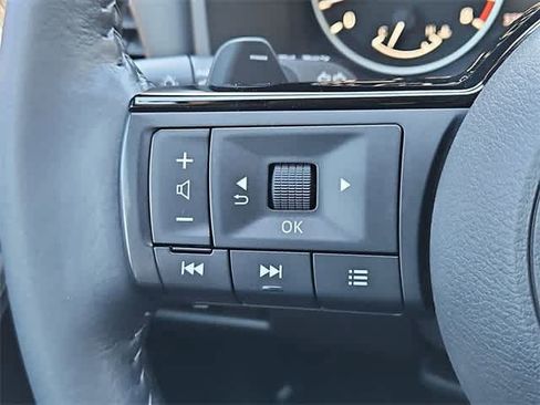 Used 2022 Nissan Rogue SV w/ SV Premium Package image 24