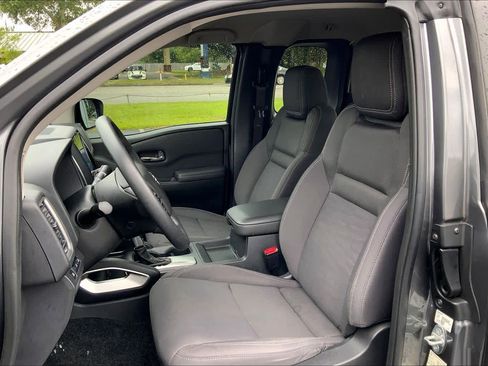 Used 2022 Nissan Frontier SV w/ Technology Package RWD image 8