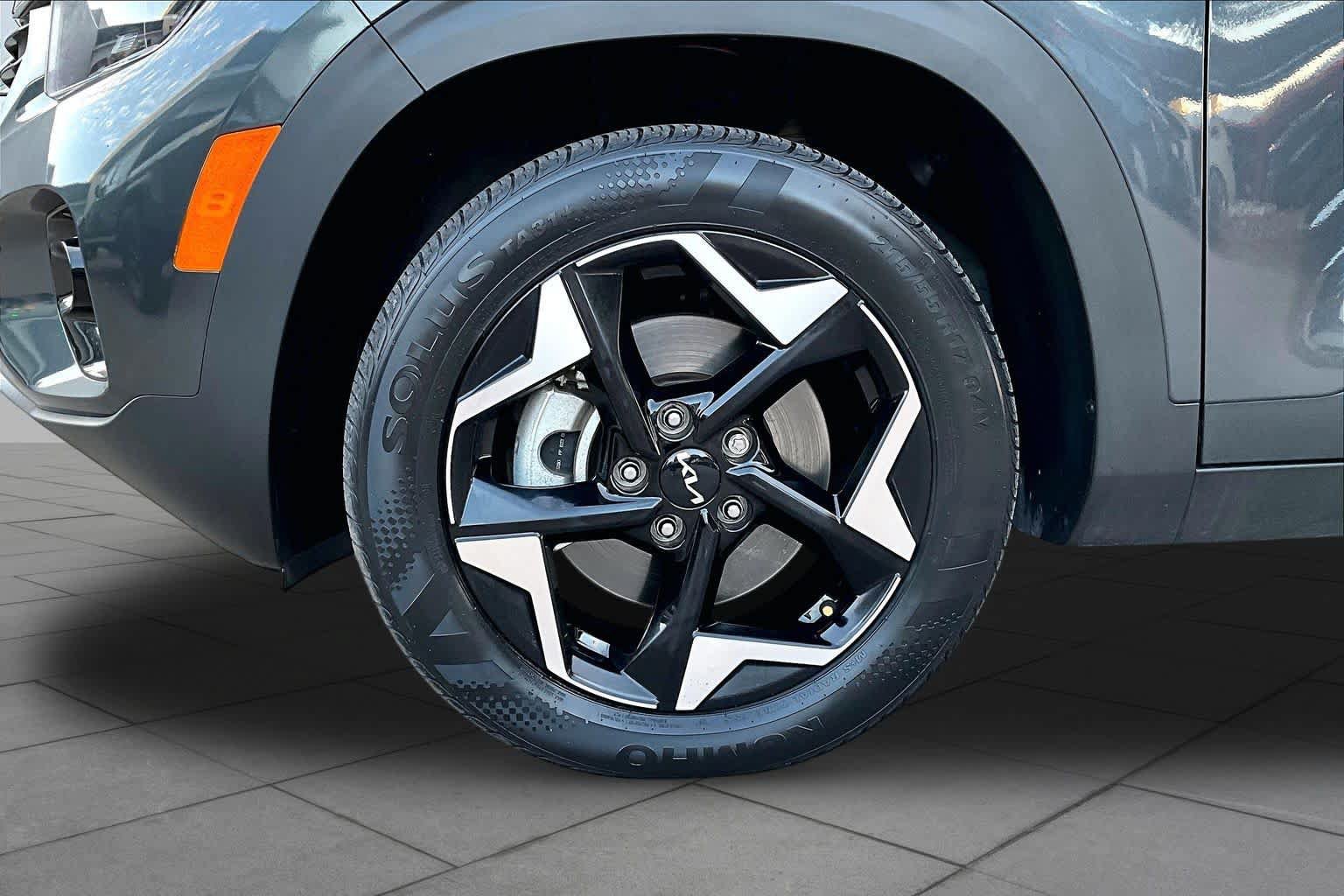 Certified 2024 Kia Seltos EX AWD/4WD image 11
