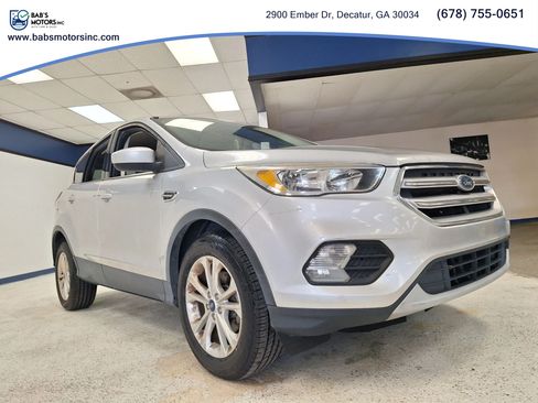Used 2019 Ford Escape SE FWD image 2