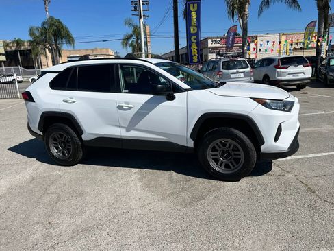 Used 2019 Toyota RAV4 LE image 4