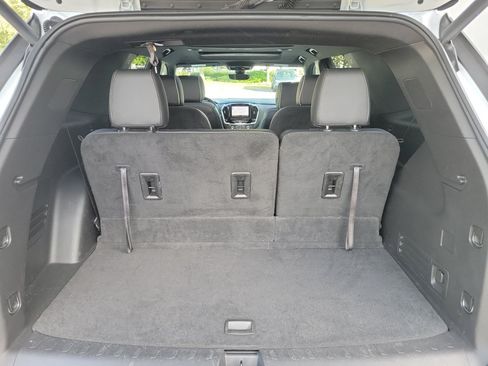 Used 2023 Chevrolet Traverse Premier FWD image 19
