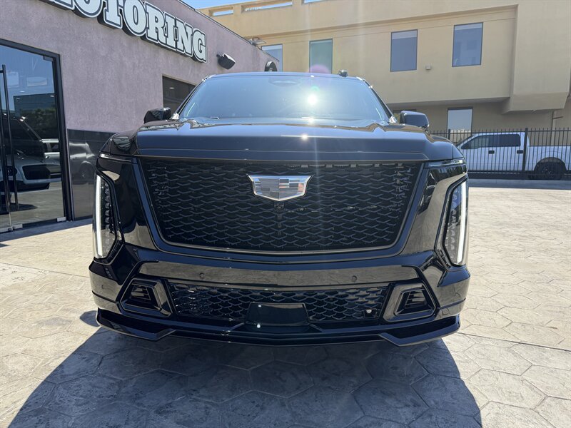 Used 2026 Cadillac Escalade V AWD/4WD image 3
