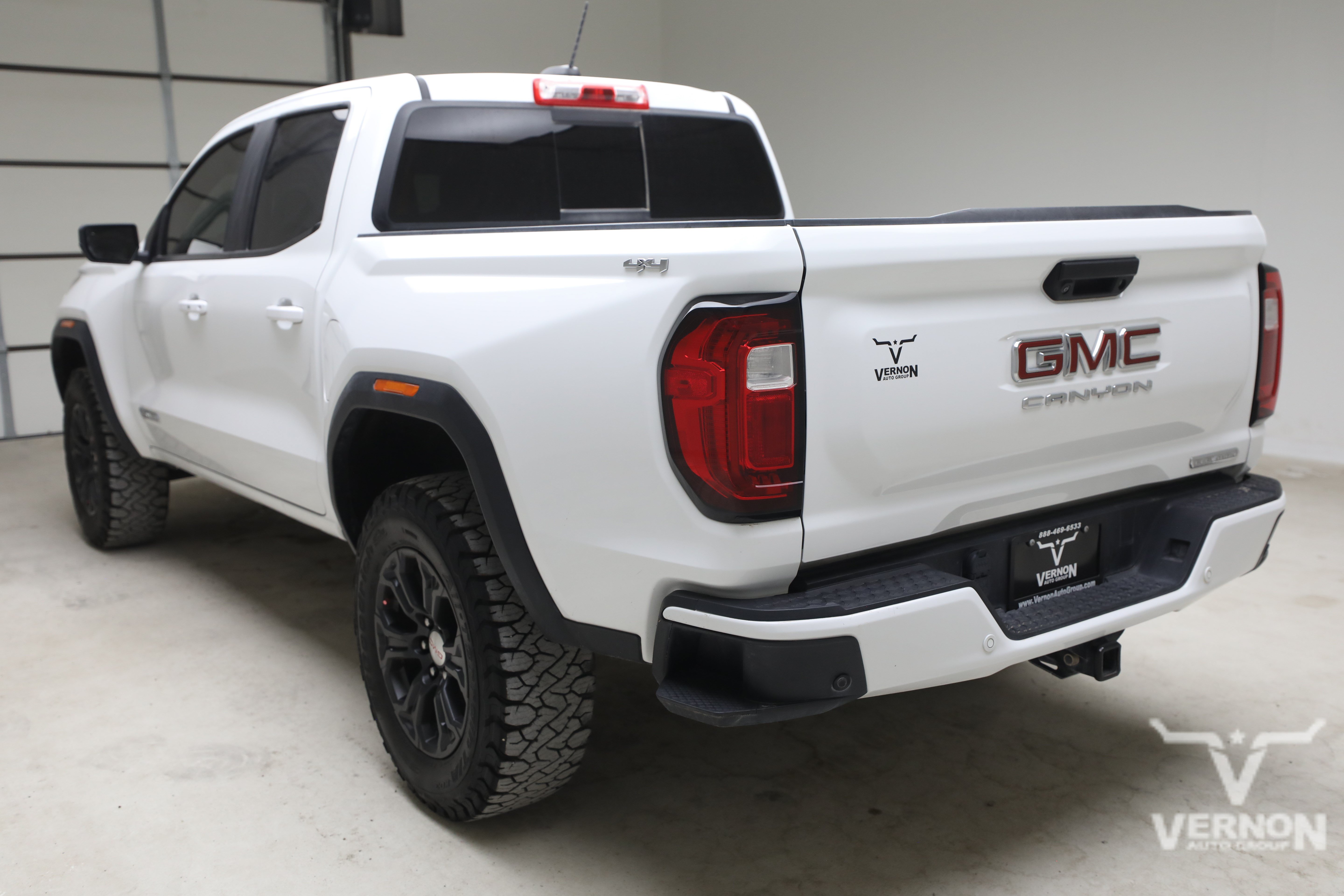 Used 2024 GMC Canyon Elevation w/ Elevation Premium Package AWD/4WD image 3