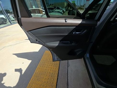 Used 2023 Nissan Rogue SL w/ SL Premium Package FWD image 23
