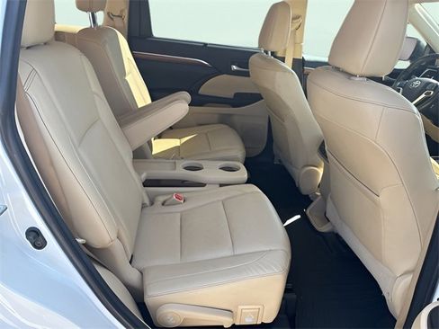 Used 2017 Toyota Highlander Limited image 9