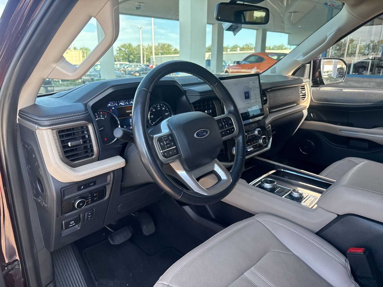 Used 2024 Ford Expedition Limited AWD/4WD image 9