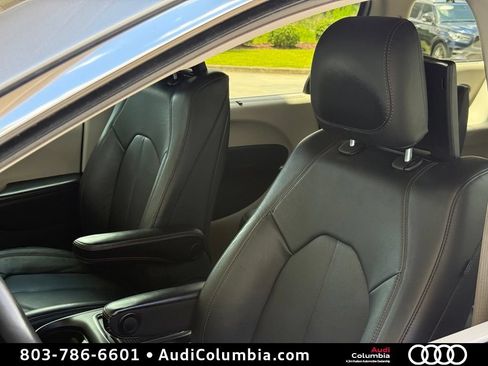 Used 2020 Chrysler Pacifica Touring-L Plus w/ Advanced Safetytec Group FWD image 18