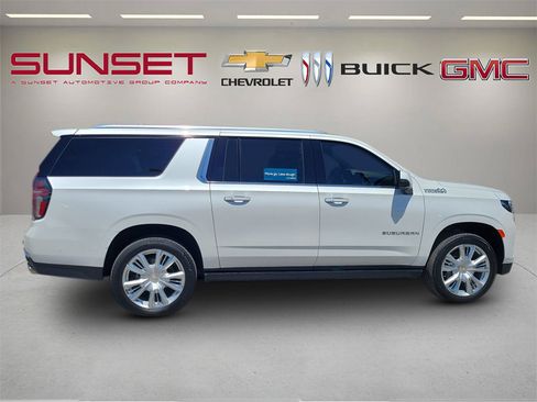 Certified 2024 Chevrolet Suburban High Country w/ Advanced Technology Package AWD/4WD image 3