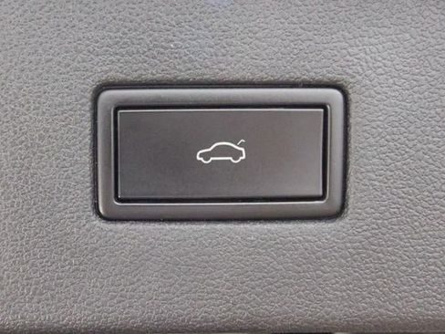 Used 2020 Volkswagen Tiguan SEL w/ Tiguan Two-Row MDO Package image 26