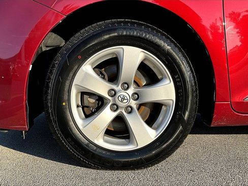 Used 2017 Toyota Sienna LE image 10