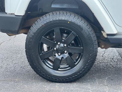 Used 2014 Jeep Wrangler Unlimited Sahara AWD/4WD image 28