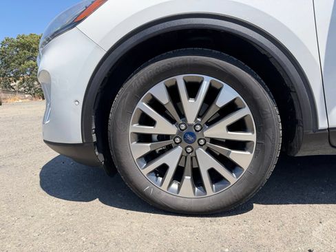 Used 2020 Ford Escape Titanium FWD image 9