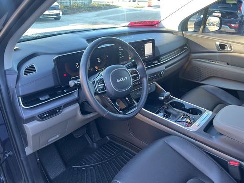 Certified 2025 Kia Carnival EX image 6